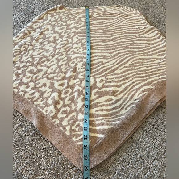 Barefoot Dreams Cozy Chic Ultra Lite Poncho, Tan/Beige Animal Print, One Size - Picture 7 of 13